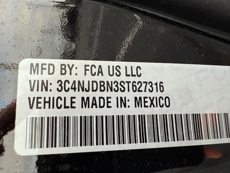 Jeep Compass Vehicle Full-screen Gallery Image 33