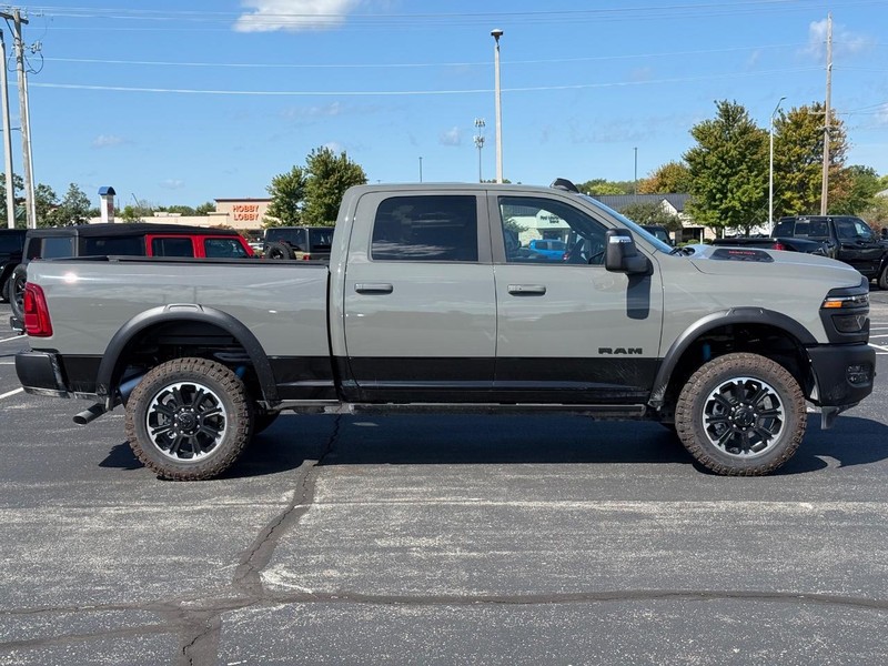 Ram 2500 Vehicle Full-screen Gallery Image 2