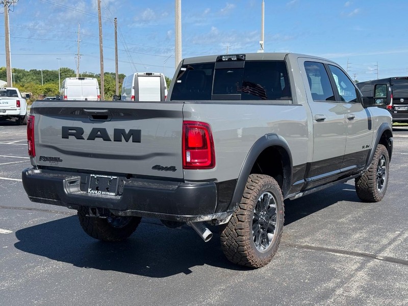 Ram 2500 Vehicle Full-screen Gallery Image 3