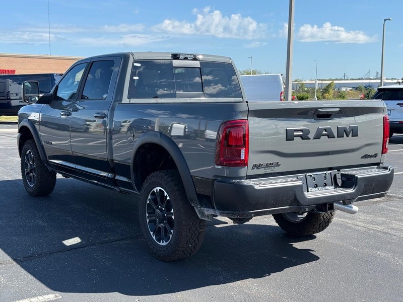 Ram 2500 Vehicle Full-screen Gallery Image 5