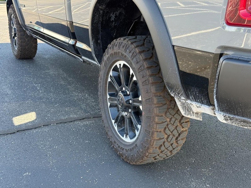 Ram 2500 Vehicle Full-screen Gallery Image 6