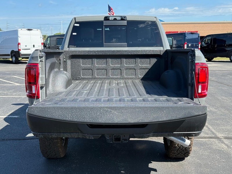 Ram 2500 Vehicle Full-screen Gallery Image 7