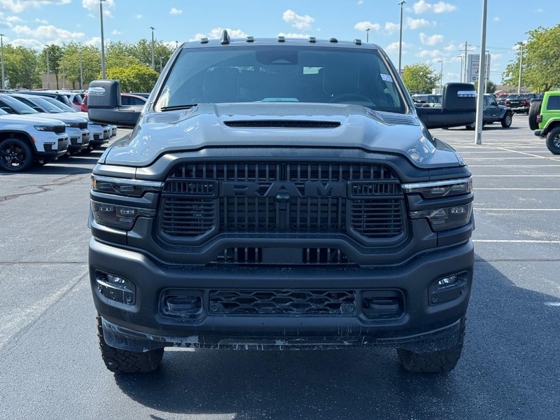 Ram 2500 Vehicle Full-screen Gallery Image 9
