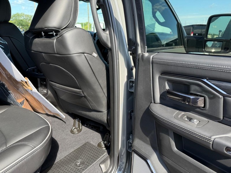 Ram 2500 Vehicle Full-screen Gallery Image 11