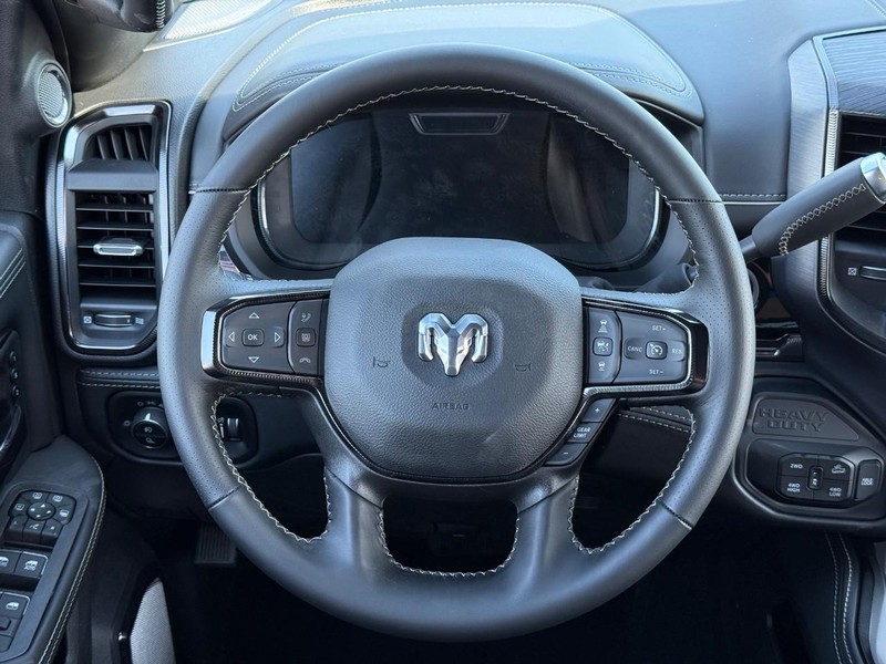 Ram 2500 Vehicle Full-screen Gallery Image 13