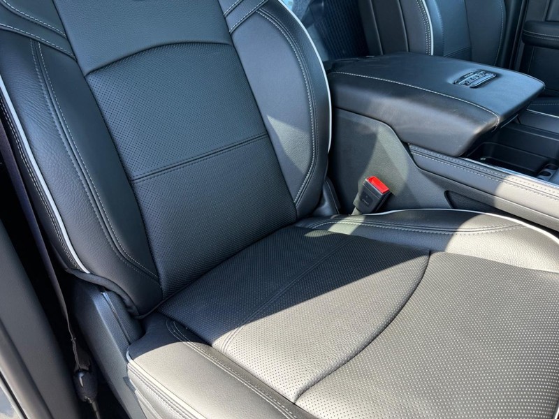 Ram 2500 Vehicle Full-screen Gallery Image 15