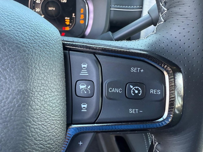 Ram 2500 Vehicle Full-screen Gallery Image 20