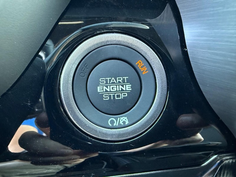 Ram 2500 Vehicle Full-screen Gallery Image 21