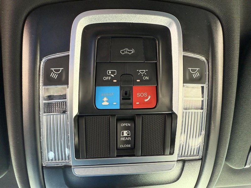 Ram 2500 Vehicle Full-screen Gallery Image 26