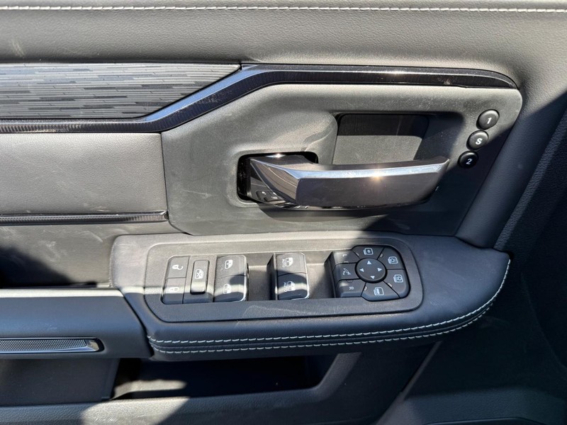 Ram 2500 Vehicle Full-screen Gallery Image 29