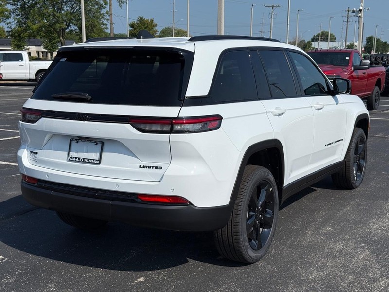 Jeep Grand Cherokee Vehicle Full-screen Gallery Image 3