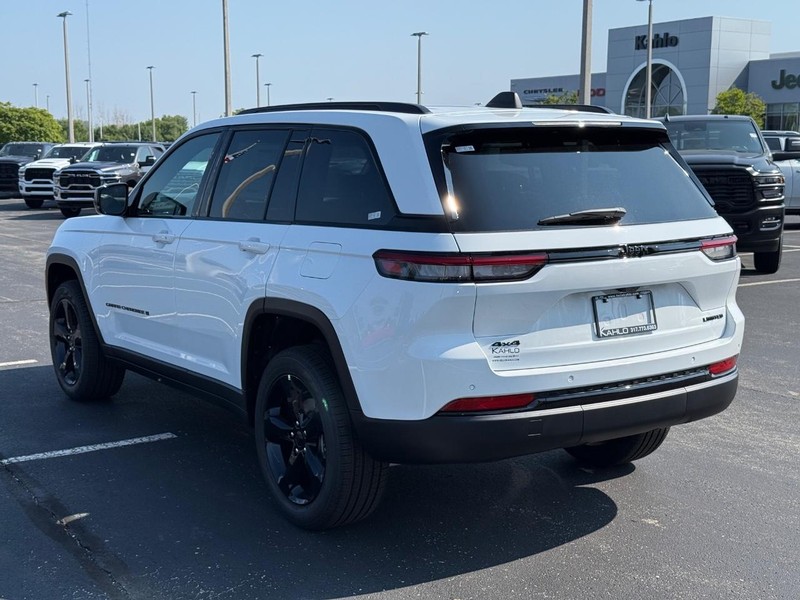 Jeep Grand Cherokee Vehicle Full-screen Gallery Image 5