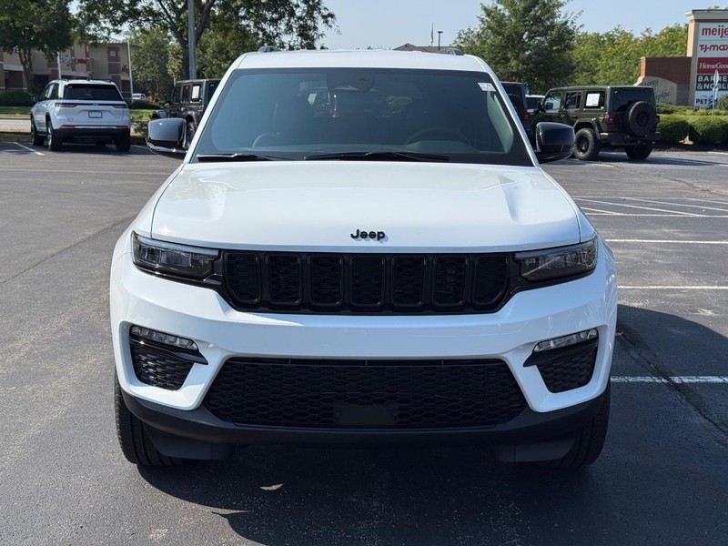 Jeep Grand Cherokee Vehicle Full-screen Gallery Image 10