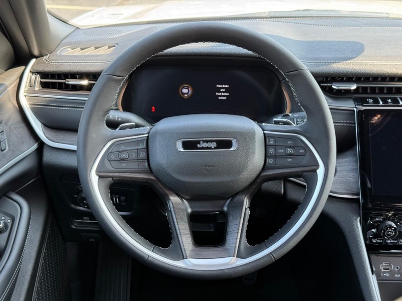 Jeep Grand Cherokee Vehicle Full-screen Gallery Image 14