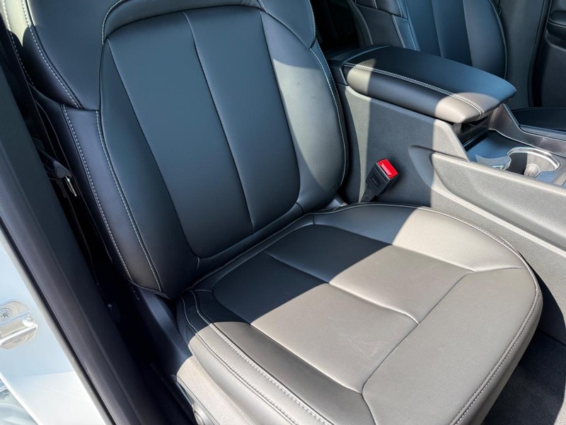 Jeep Grand Cherokee Vehicle Full-screen Gallery Image 16