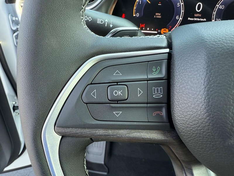 Jeep Grand Cherokee Vehicle Full-screen Gallery Image 20