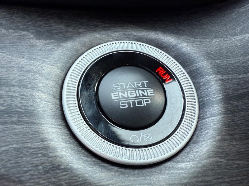 Jeep Grand Cherokee Vehicle Full-screen Gallery Image 22