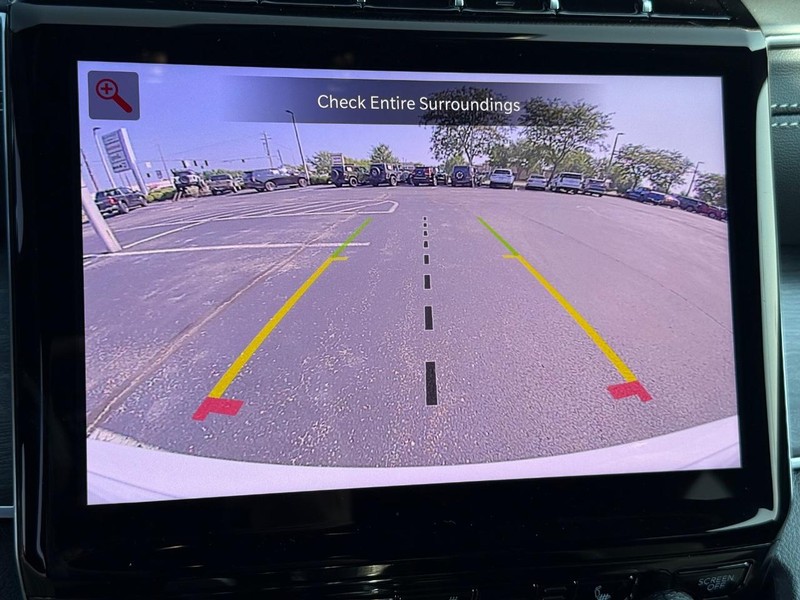 Jeep Grand Cherokee Vehicle Full-screen Gallery Image 25