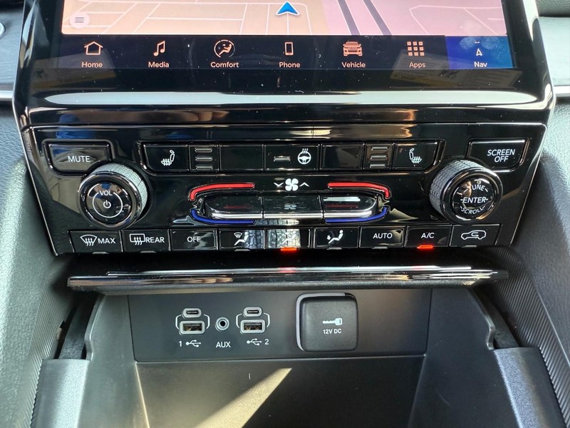 Jeep Grand Cherokee Vehicle Full-screen Gallery Image 26