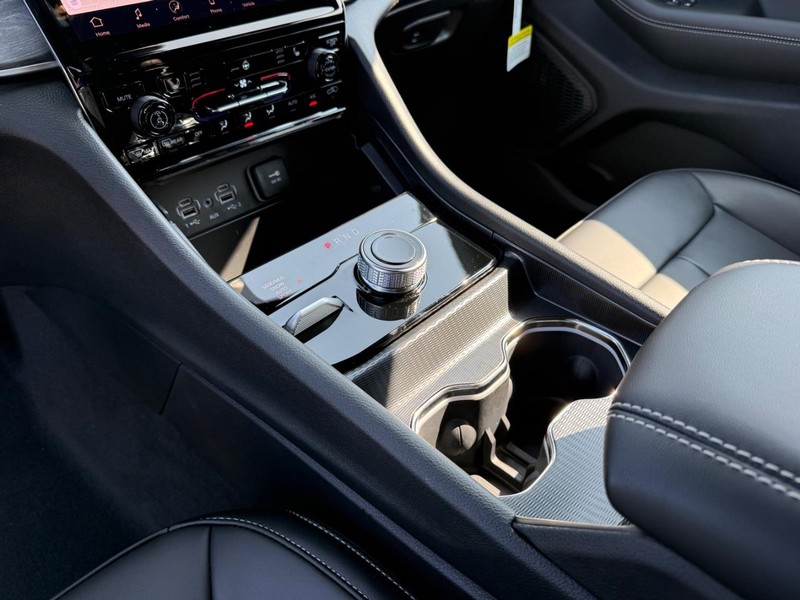 Jeep Grand Cherokee Vehicle Full-screen Gallery Image 27