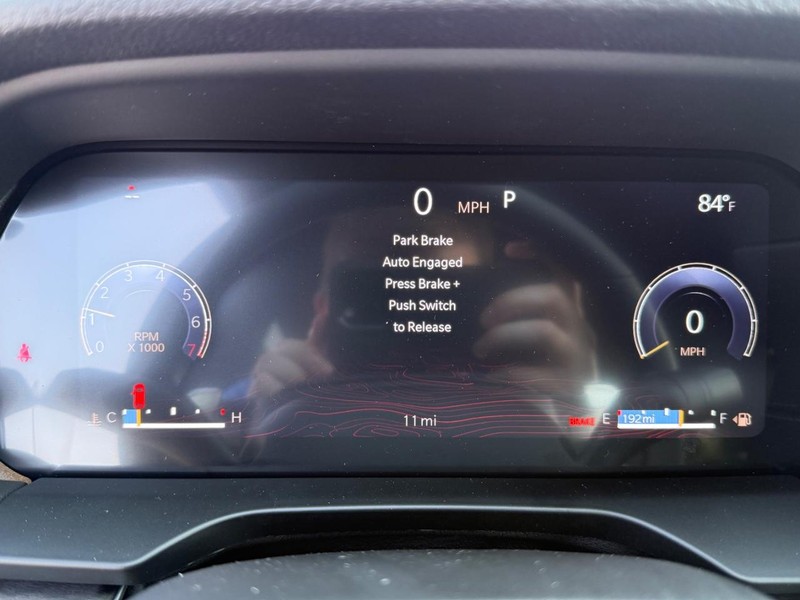 Jeep Grand Cherokee Vehicle Full-screen Gallery Image 29