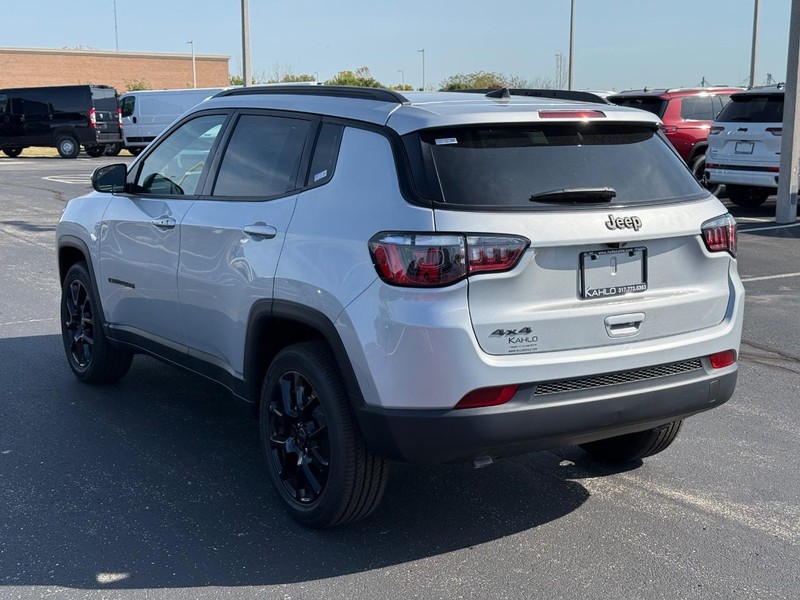 Jeep Compass Vehicle Full-screen Gallery Image 5