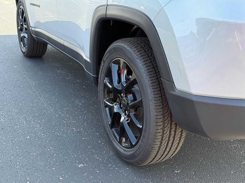 Jeep Compass Vehicle Full-screen Gallery Image 6