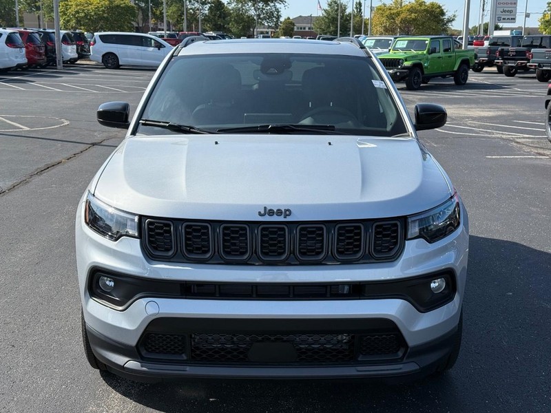 Jeep Compass Vehicle Full-screen Gallery Image 8