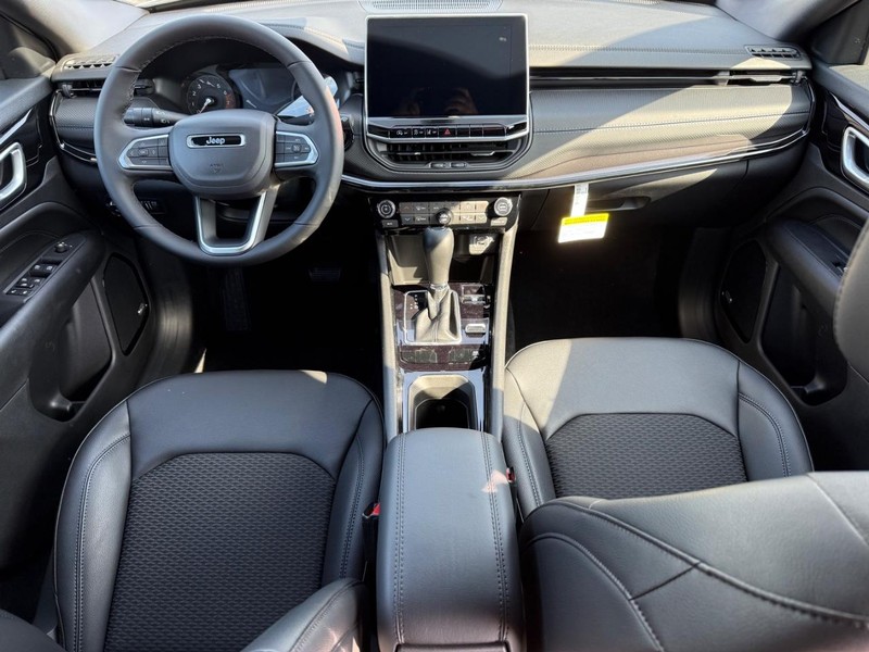 Jeep Compass Vehicle Full-screen Gallery Image 11