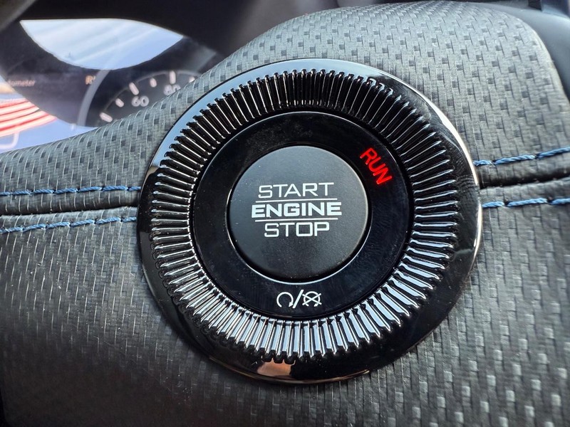 Jeep Compass Vehicle Full-screen Gallery Image 21