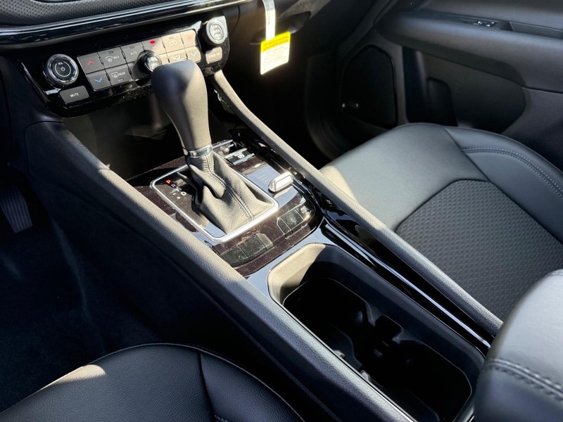 Jeep Compass Vehicle Full-screen Gallery Image 24