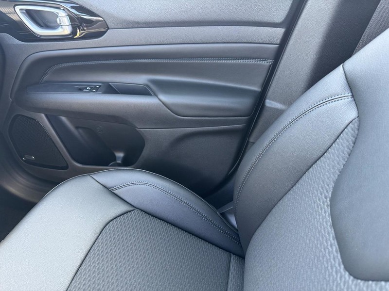 Jeep Compass Vehicle Full-screen Gallery Image 25