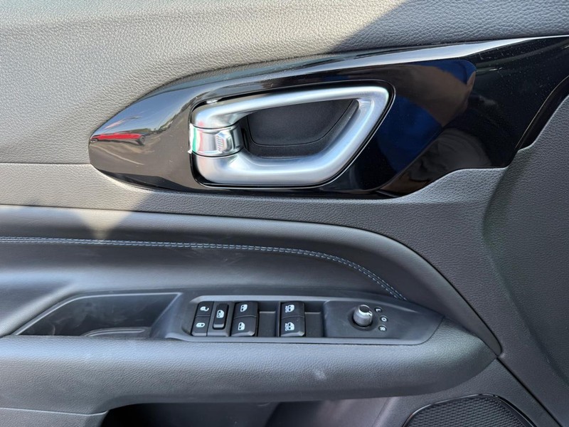 Jeep Compass Vehicle Full-screen Gallery Image 30