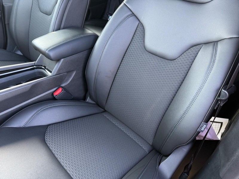 Jeep Compass Vehicle Full-screen Gallery Image 31