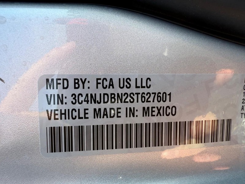 Jeep Compass Vehicle Full-screen Gallery Image 32