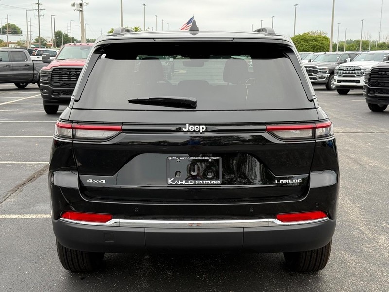 Jeep Grand Cherokee Vehicle Full-screen Gallery Image 4