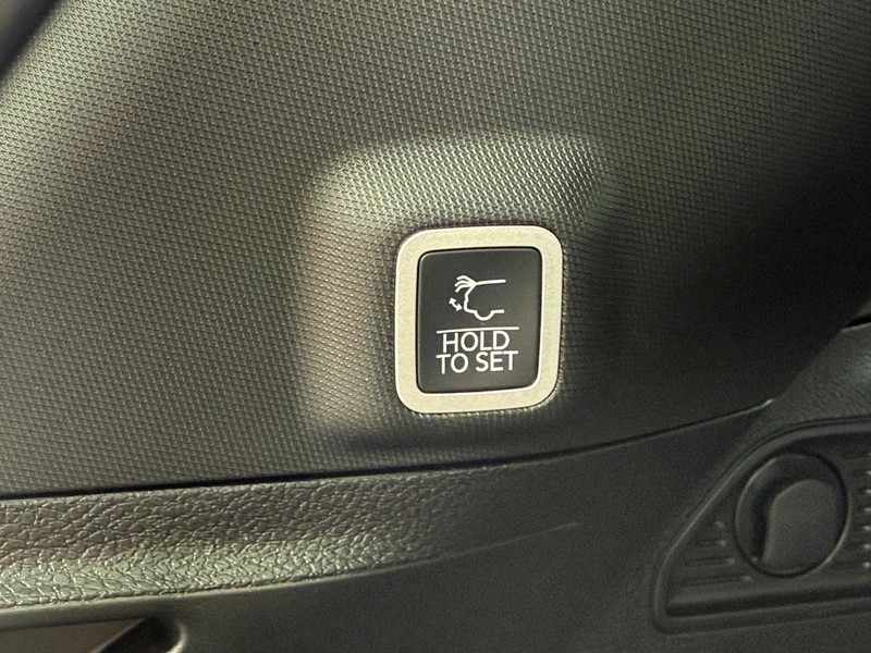 Jeep Grand Cherokee Vehicle Full-screen Gallery Image 8