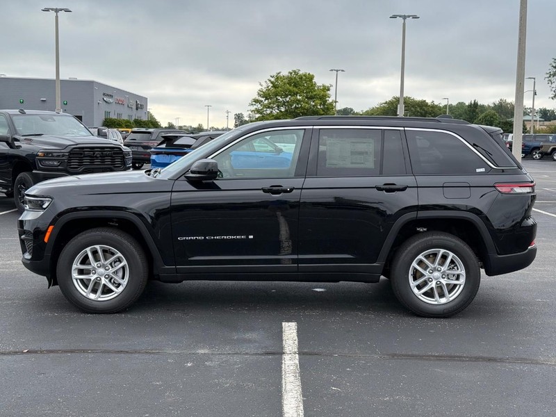 Jeep Grand Cherokee Vehicle Full-screen Gallery Image 9