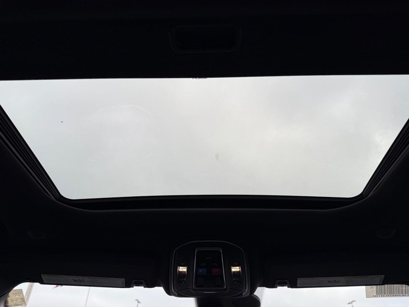 Jeep Grand Cherokee Vehicle Full-screen Gallery Image 14