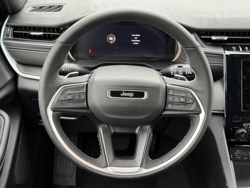 Jeep Grand Cherokee Vehicle Full-screen Gallery Image 16