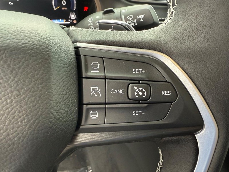 Jeep Grand Cherokee Vehicle Full-screen Gallery Image 23