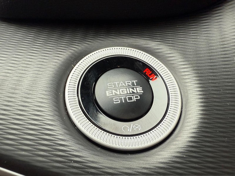 Jeep Grand Cherokee Vehicle Full-screen Gallery Image 24