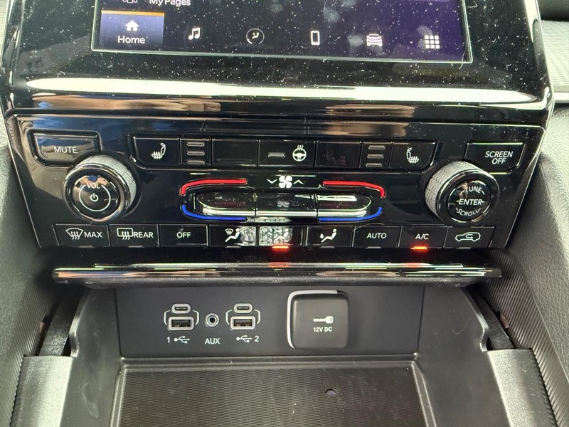 Jeep Grand Cherokee Vehicle Full-screen Gallery Image 28