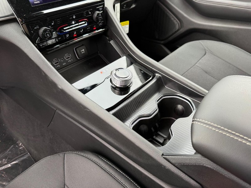 Jeep Grand Cherokee Vehicle Full-screen Gallery Image 29