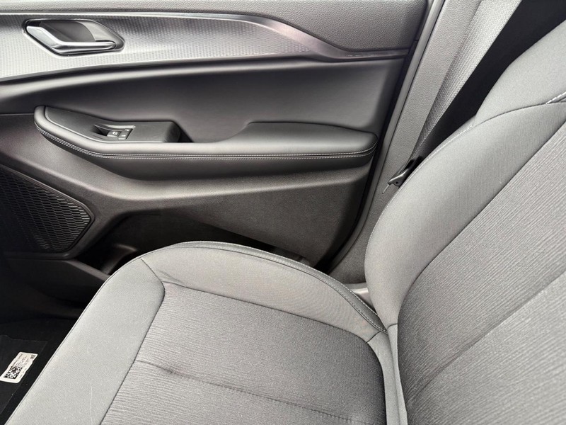 Jeep Grand Cherokee Vehicle Full-screen Gallery Image 30