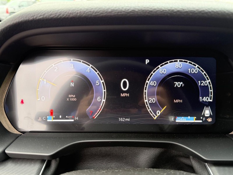 Jeep Grand Cherokee Vehicle Full-screen Gallery Image 32