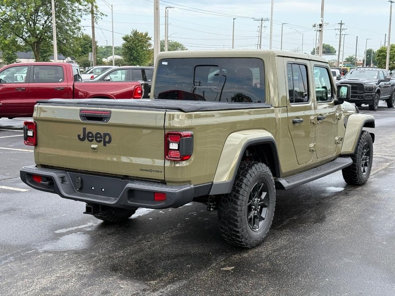 Jeep Gladiator Vehicle Full-screen Gallery Image 3