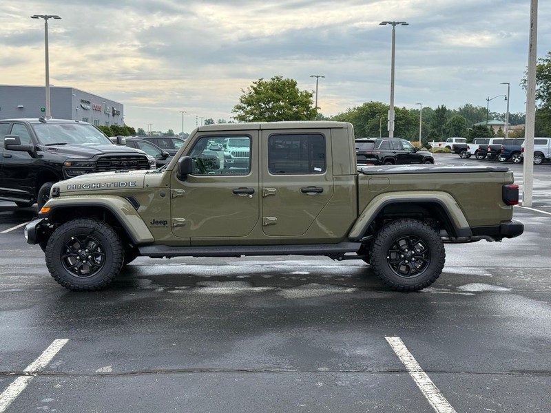 Jeep Gladiator Vehicle Full-screen Gallery Image 8