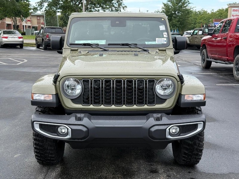 Jeep Gladiator Vehicle Full-screen Gallery Image 10