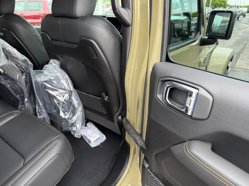 Jeep Gladiator Vehicle Full-screen Gallery Image 12